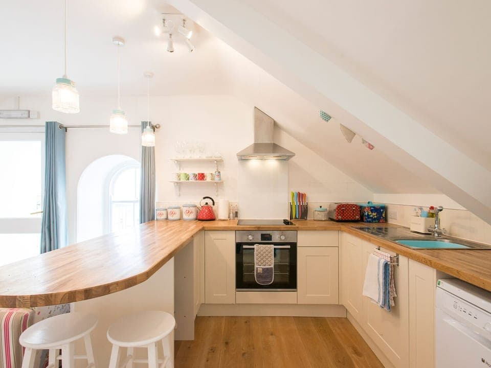 Cottage | Private kitchen | Fridge, microwave, stovetop, dishwasher