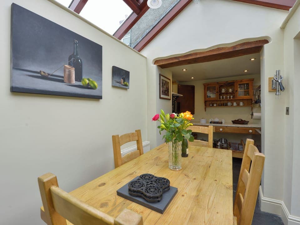 Cottage | Dining