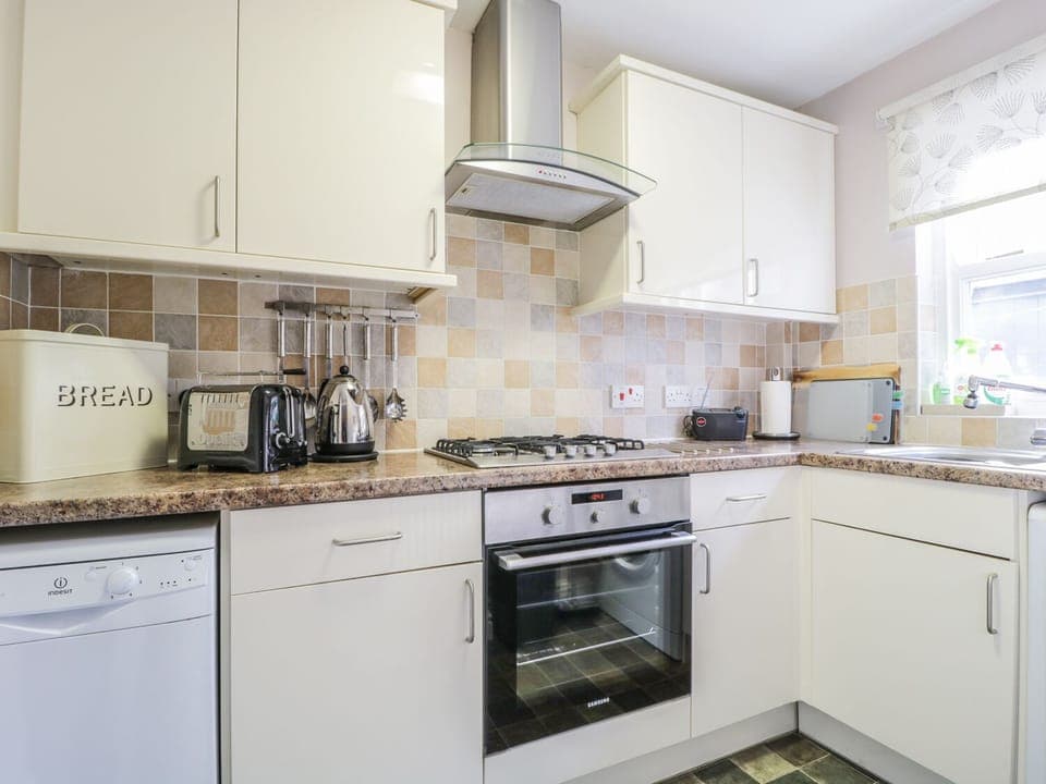 Cottage | Private kitchen | Dishwasher, electric kettle, toaster, highchair