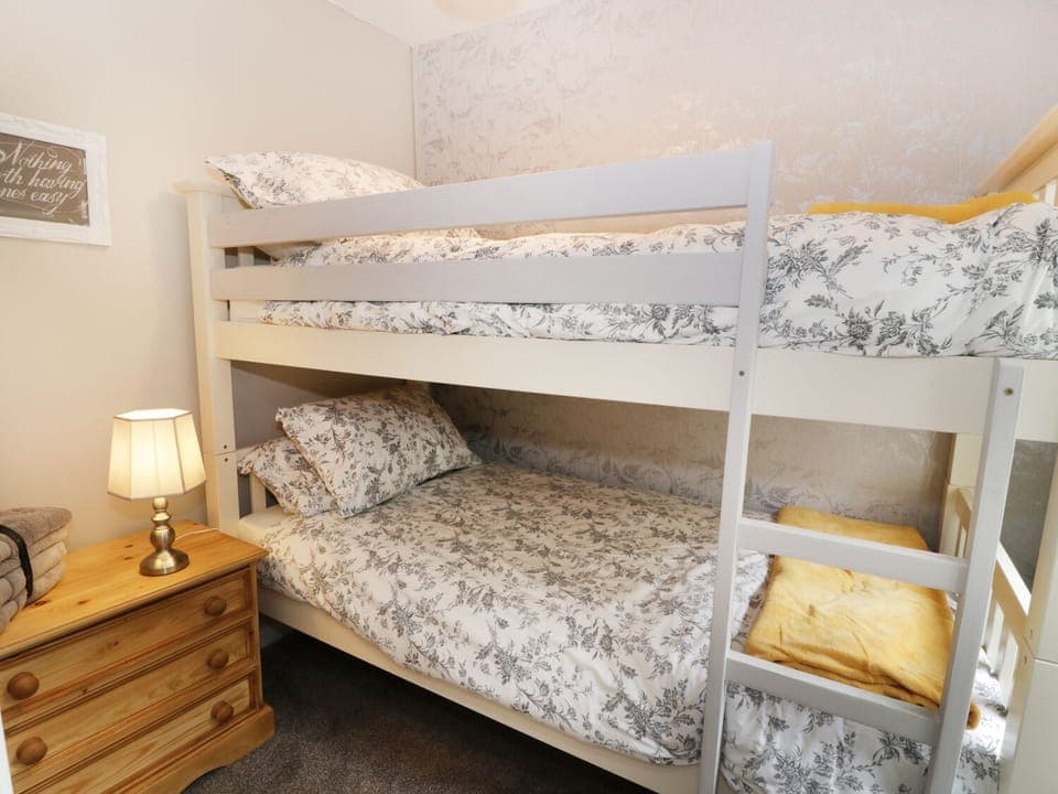 Cottage | 2 bedrooms, individually decorated, individually furnished, free WiFi