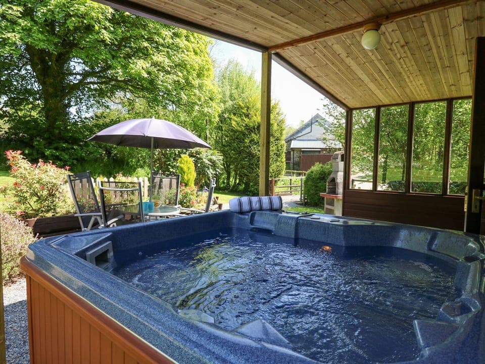 Cottage | Property grounds