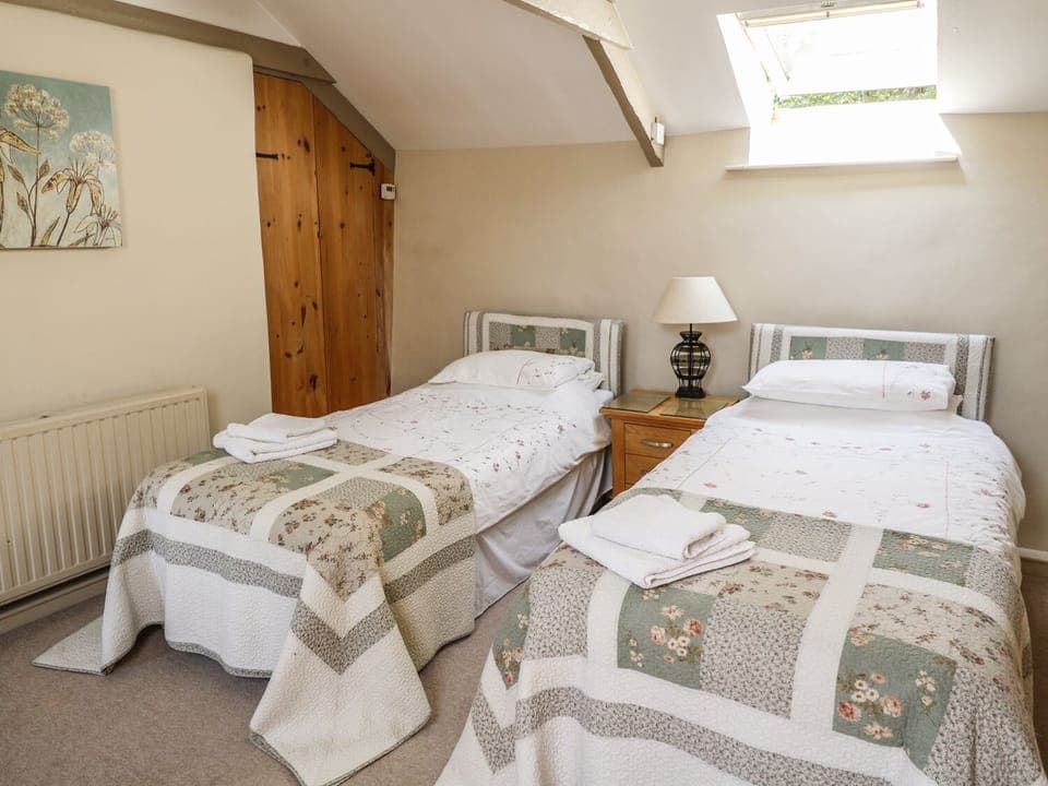 Cottage | 2 bedrooms, individually decorated, individually furnished, free WiFi