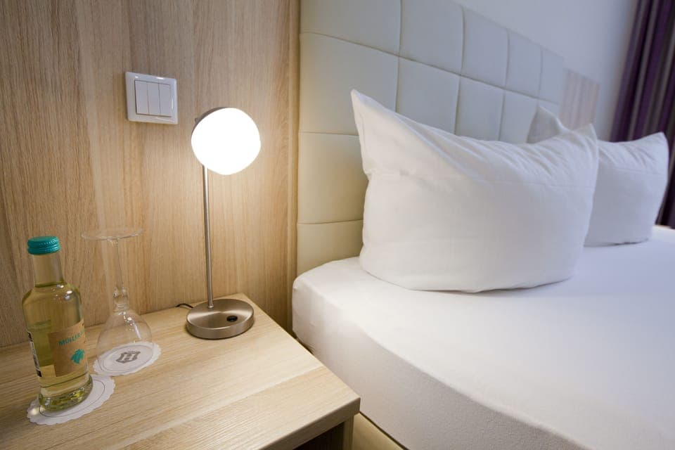 Double Room, 1 Queen Bed, Non Smoking | Room amenity