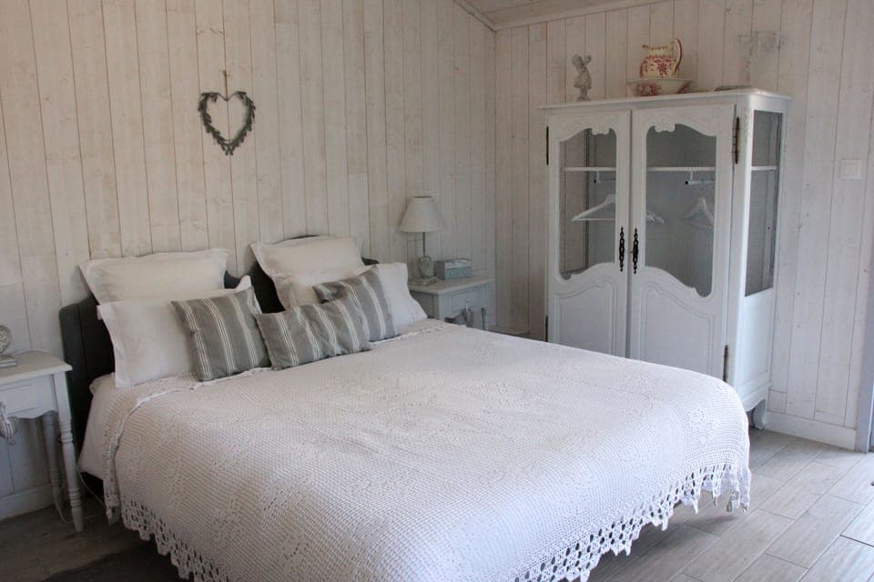 Double Room (Chalet de Marie) | Desk, blackout drapes, soundproofing, free WiFi