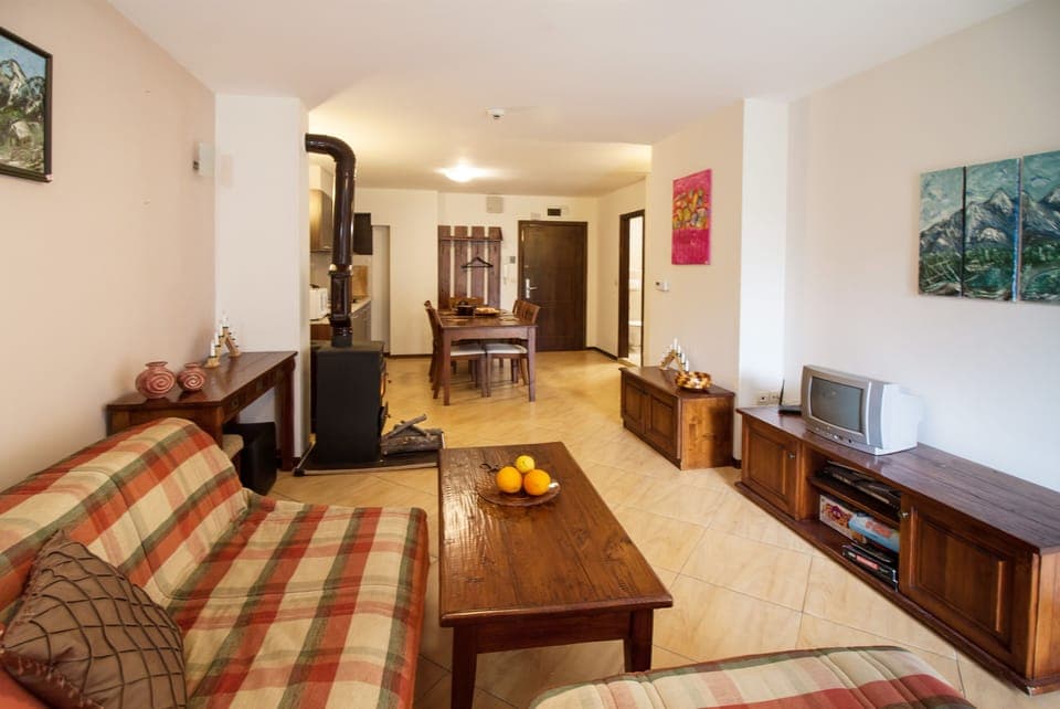 giving oyu an idea of the space for dinning and sitting