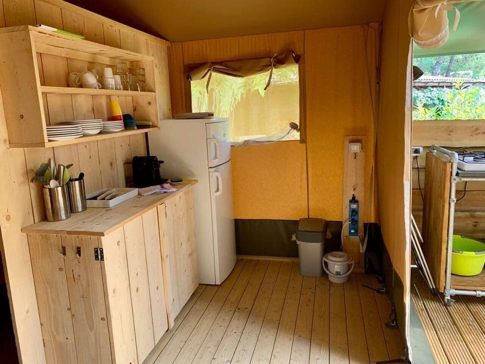 Fridge, stovetop, coffee/tea maker, highchair