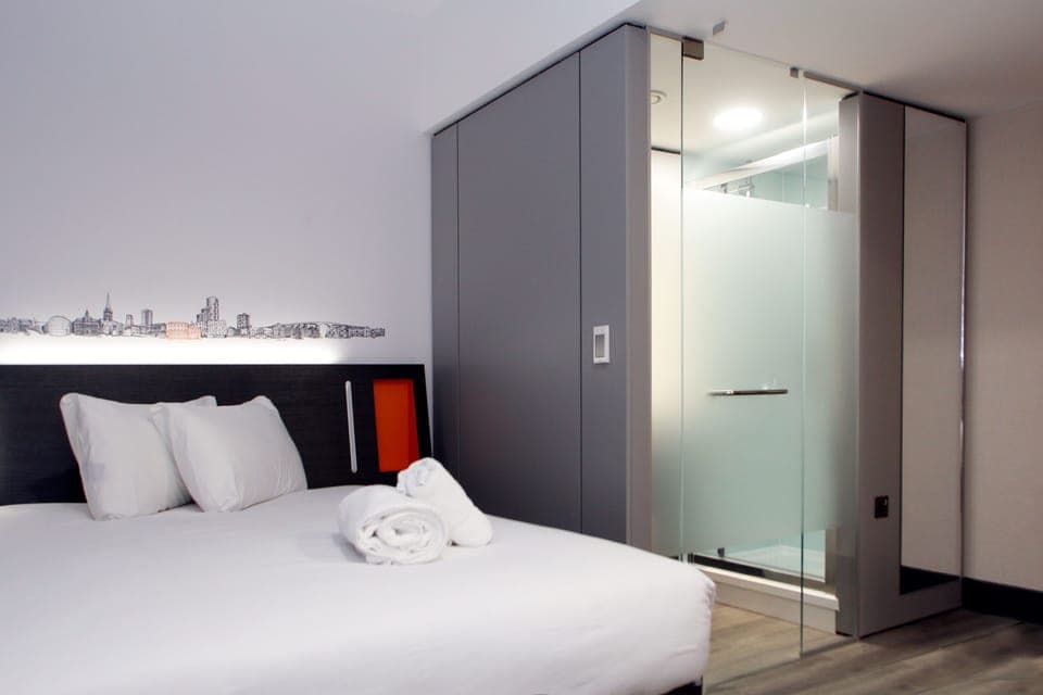 Laptop workspace, soundproofing, free WiFi, bed sheets