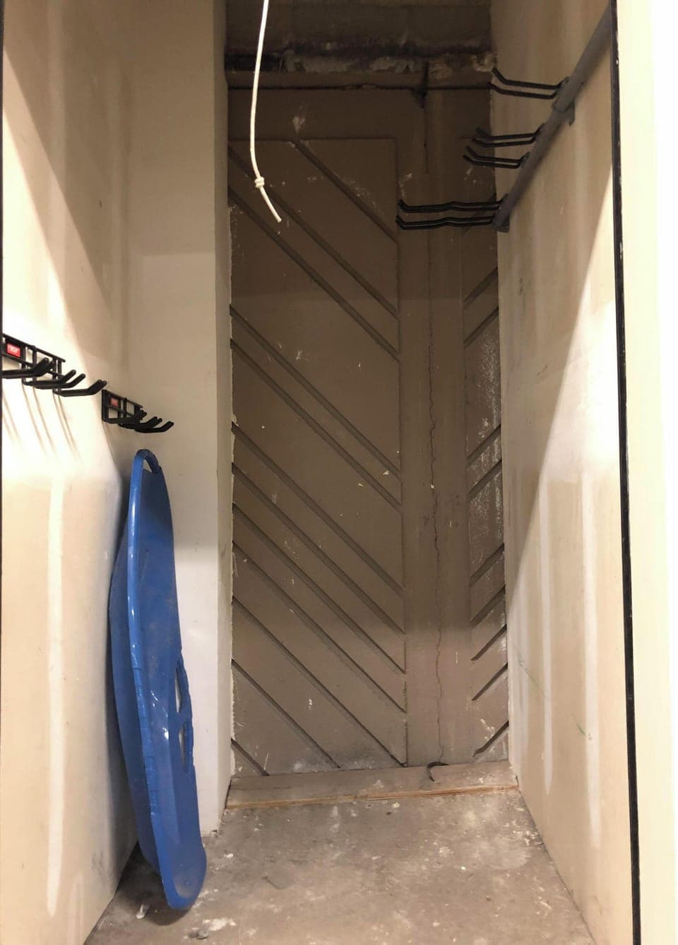 Storage unit to hold skis and snowboards.
