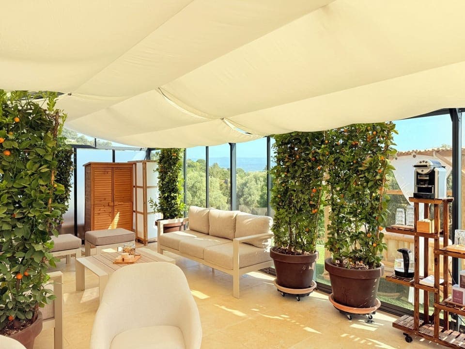 Couples treatment rooms, hot stone massages, prenatal massages, massages