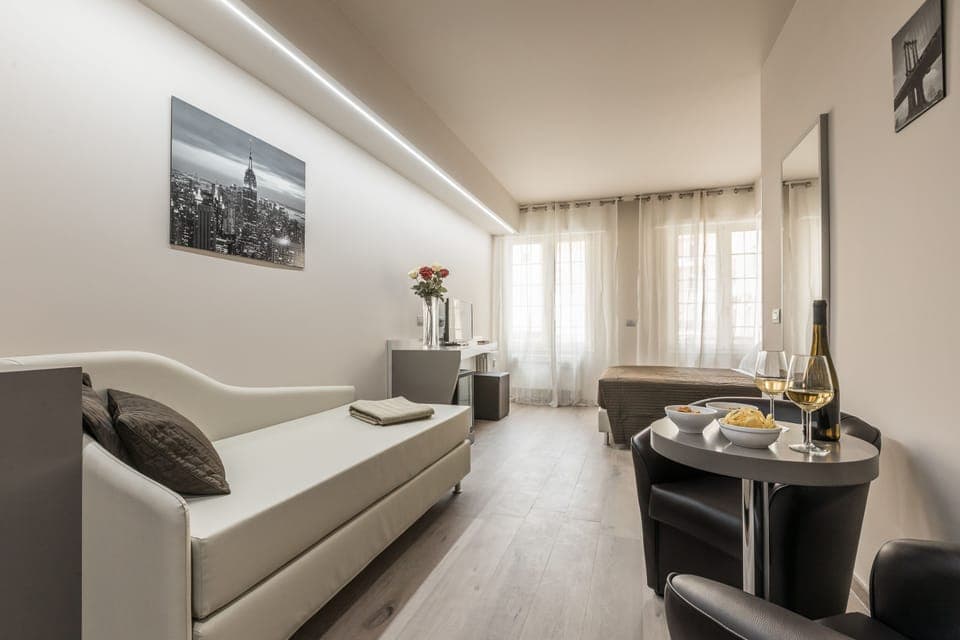 Minibar, desk, soundproofing, cribs/infant beds