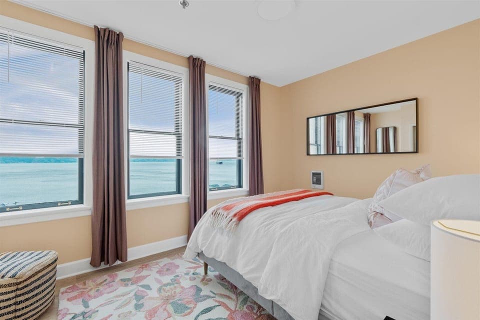 Comfort Apartment, 1 Queen Bed, River View, Annex Building | Individually decorated, individually furnished, blackout drapes