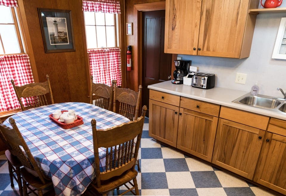 Kitchen & Dining Table