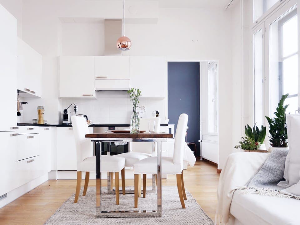 Full-size fridge, microwave, oven, stovetop