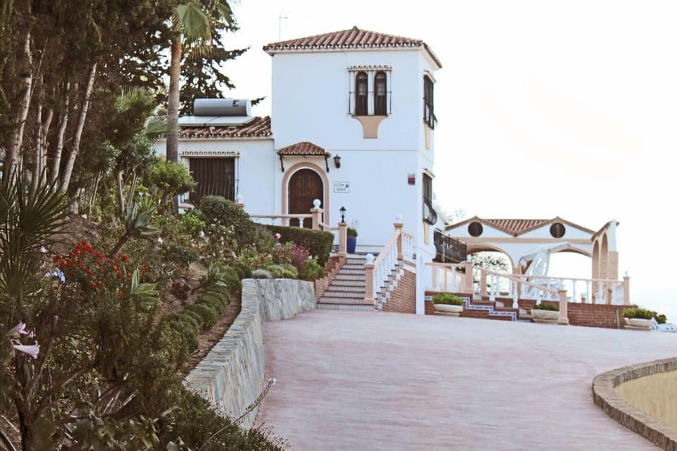 Entrance to Villa Duquesa