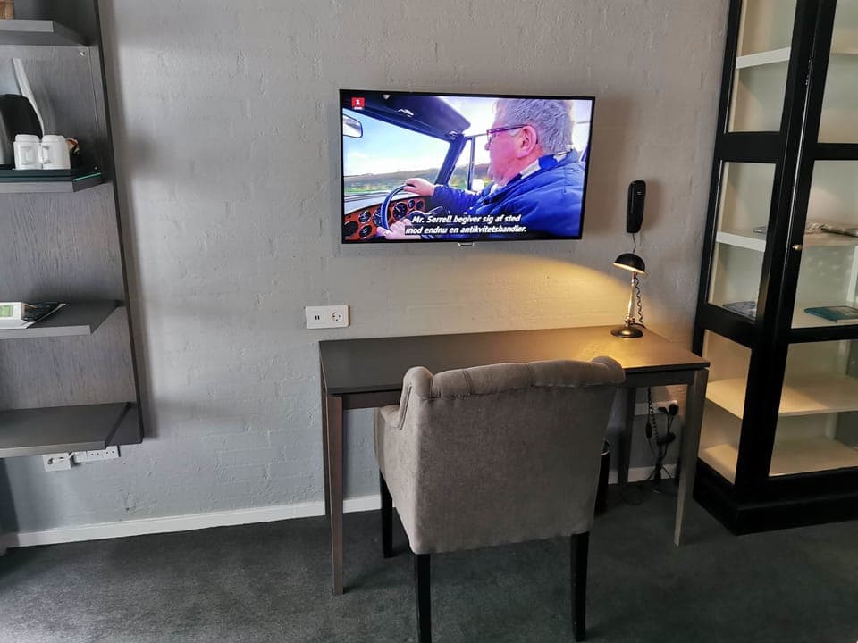 Junior Suite, 1 King Bed | Hypo-allergenic bedding, blackout drapes, soundproofing