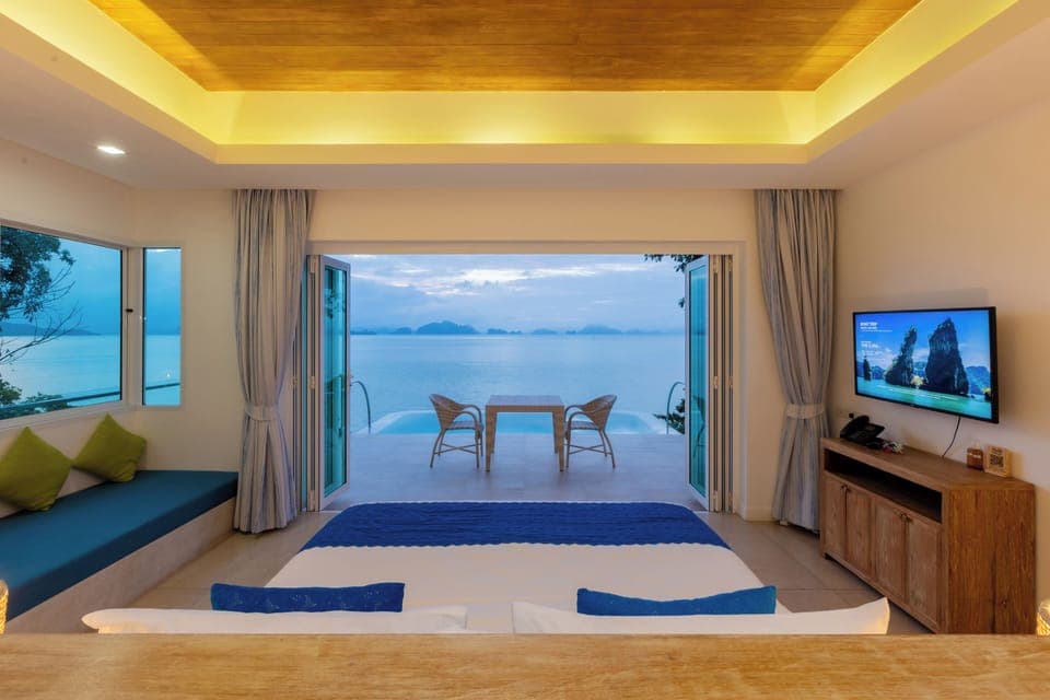 Deluxe Pool Access | Minibar, in-room safe, individually decorated, laptop workspace