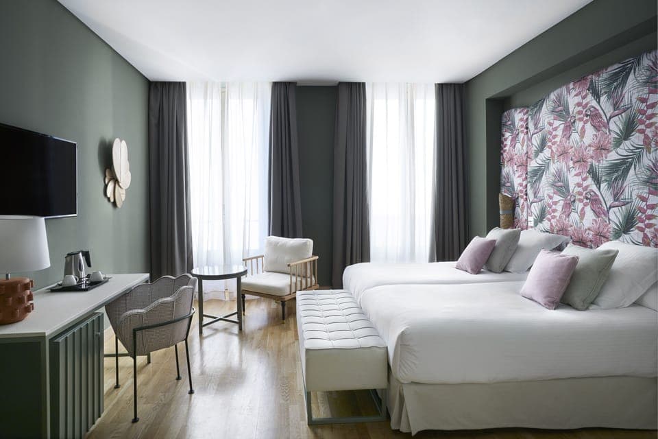 Premium bedding, down comforters, minibar, in-room safe