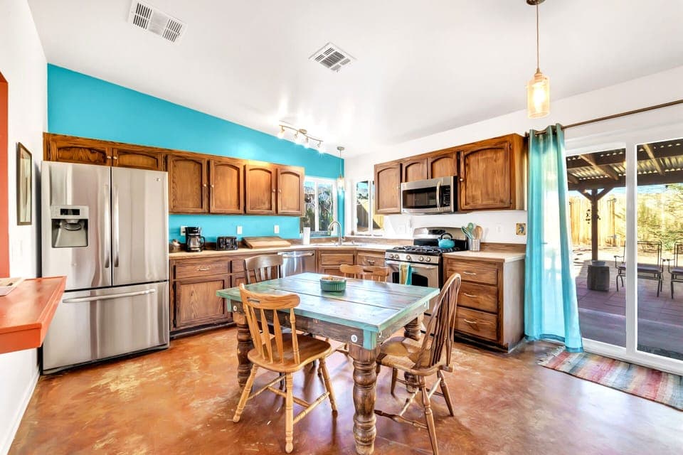 Fully equipped eat in kitchen, easy to cook and enjoy meals.