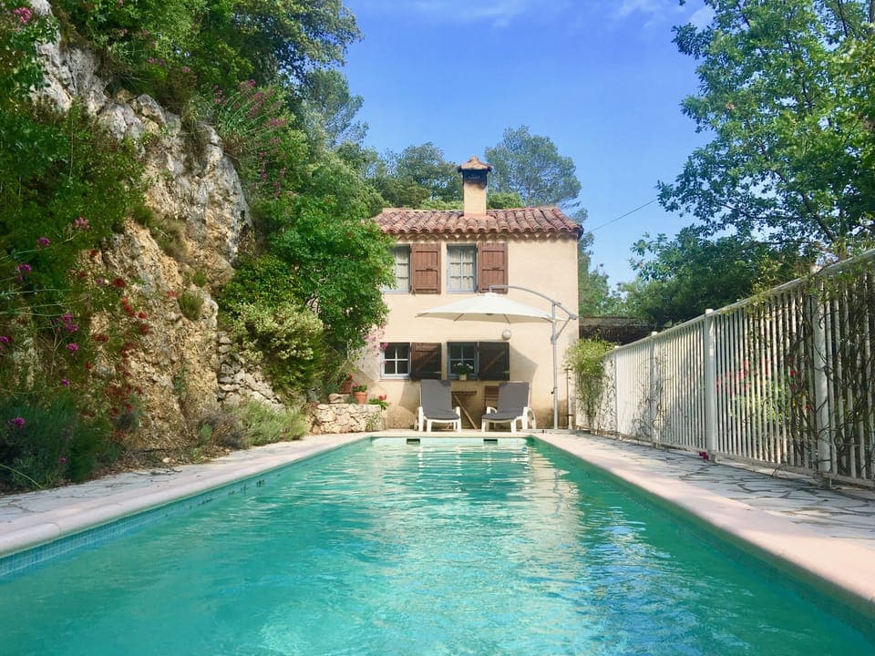 Maison Genet and the pool 