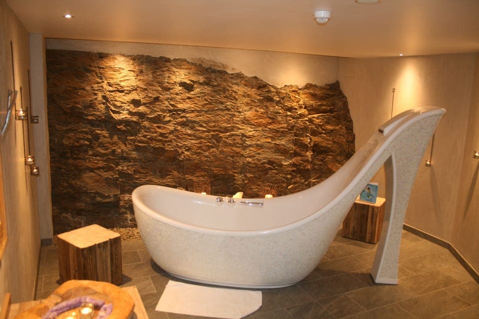 Couples treatment rooms, Turkish bath, body treatments, body wraps