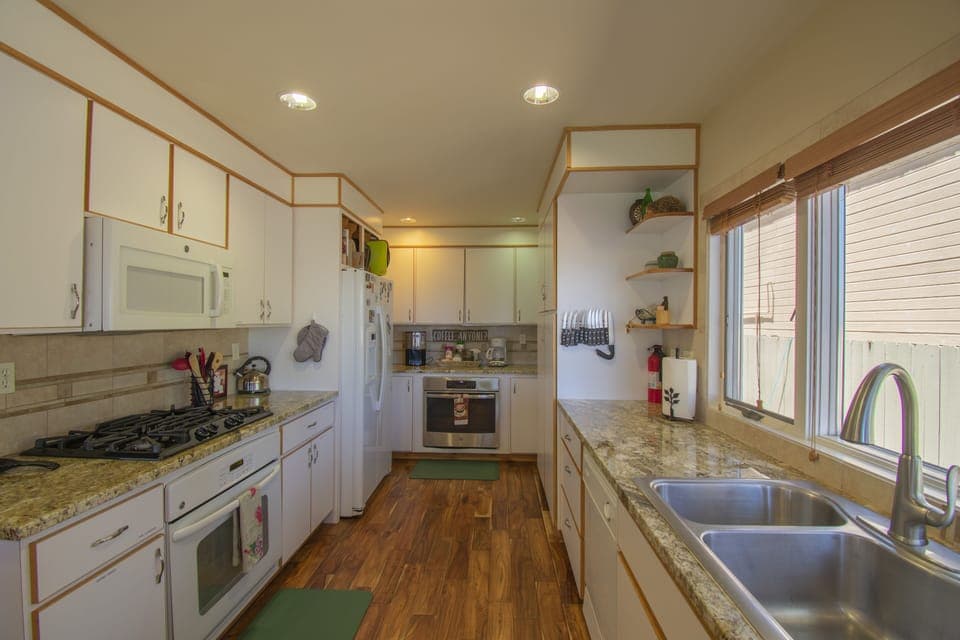 Full equipped kitchen