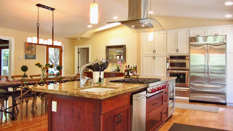 Gourmet kitchen