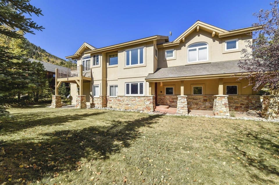 Larson Lane 217 Exterior