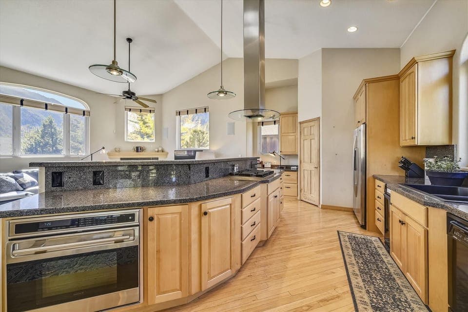 LL217 Kitchen