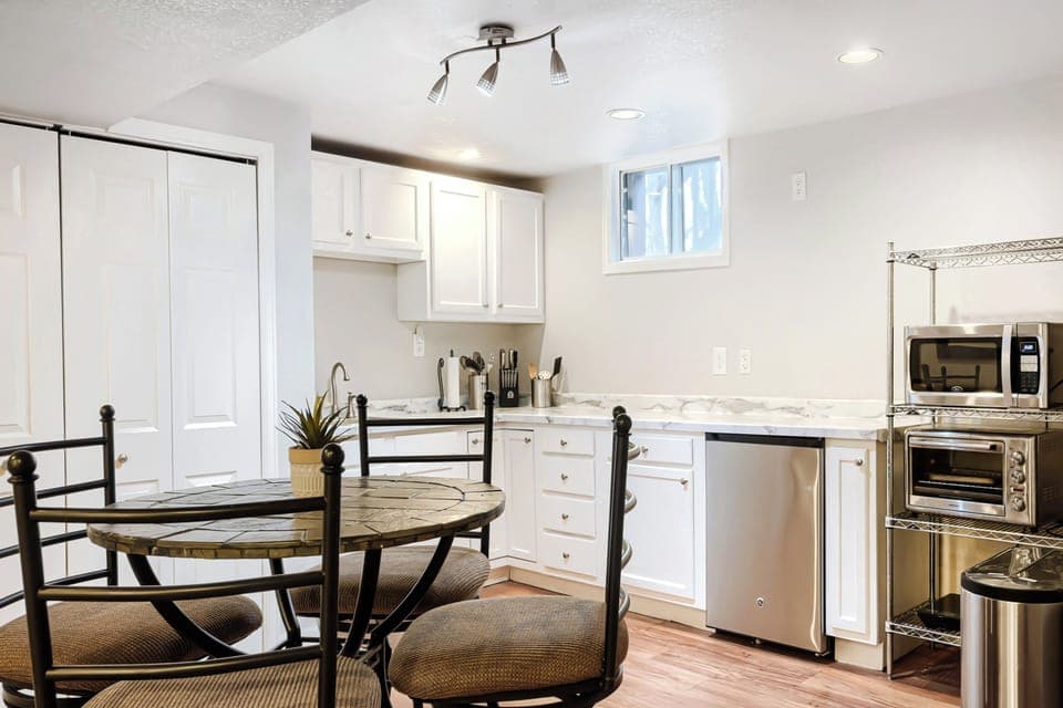 Garden Level Guest Suite Kitchenette with breakfast nook