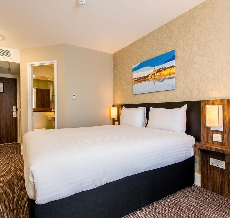 Double Room | Desk, iron/ironing board, free WiFi, bed sheets