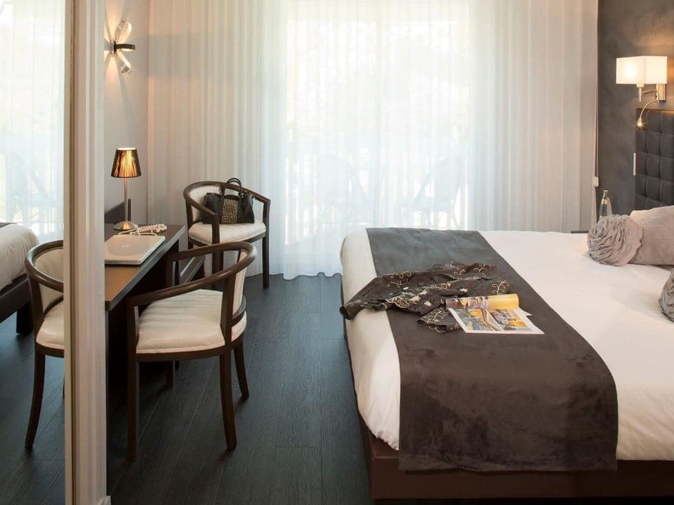 Luxury Double Room, 1 Double Bed, Non Smoking, Garden View | In-room safe, desk, soundproofing, free WiFi