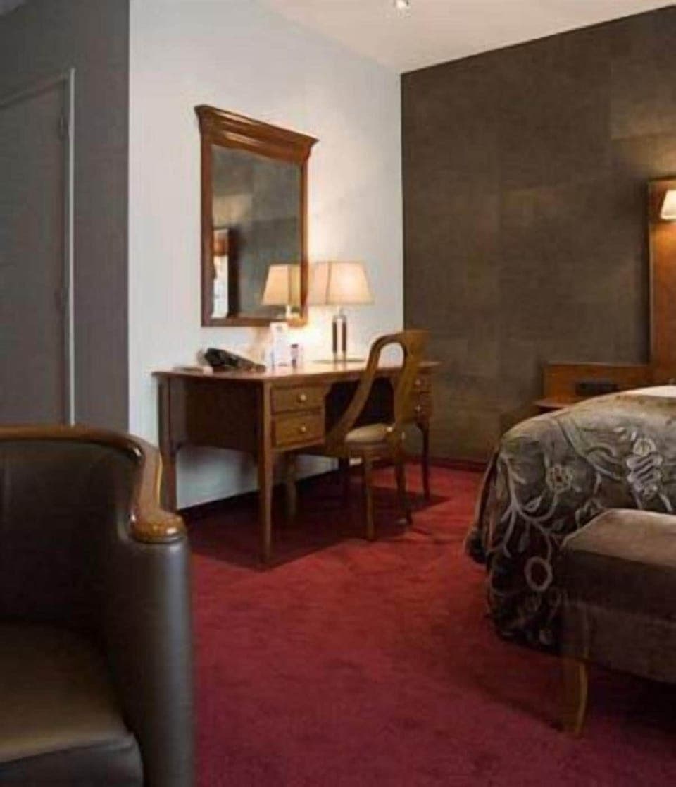 Family Suite | In-room safe, desk, soundproofing, free WiFi