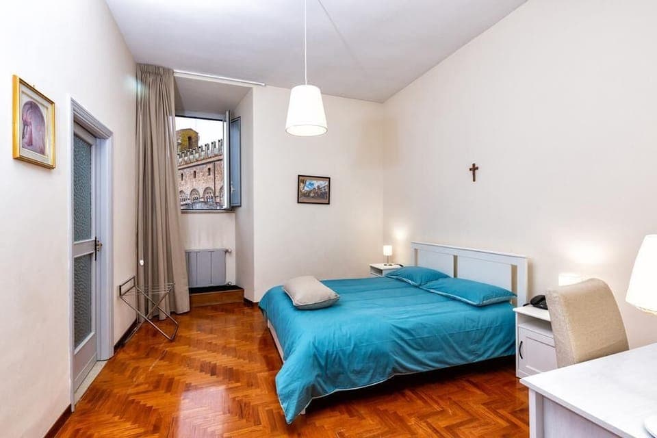 Double Room | Desk, free WiFi, bed sheets