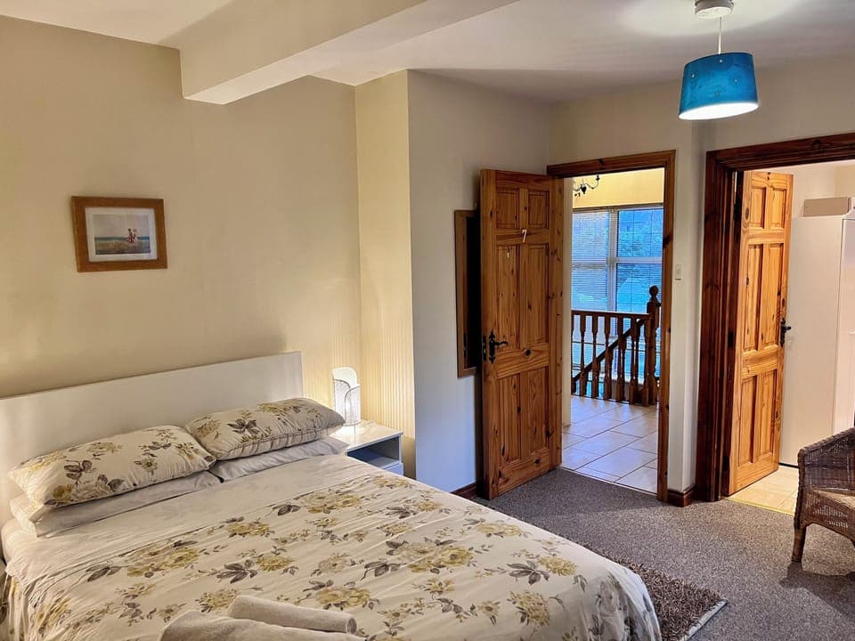 Deluxe Double Room | Desk, blackout drapes, iron/ironing board, free WiFi