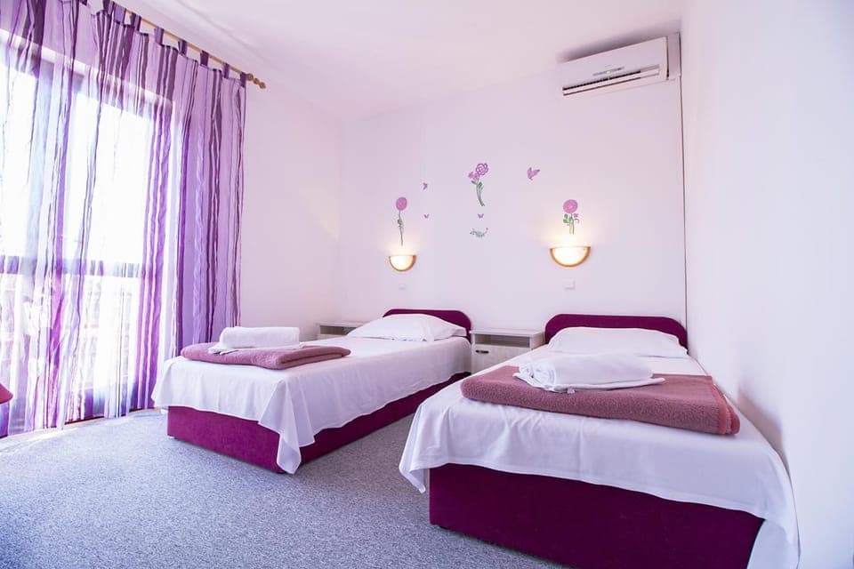 In-room safe, desk, free WiFi, bed sheets