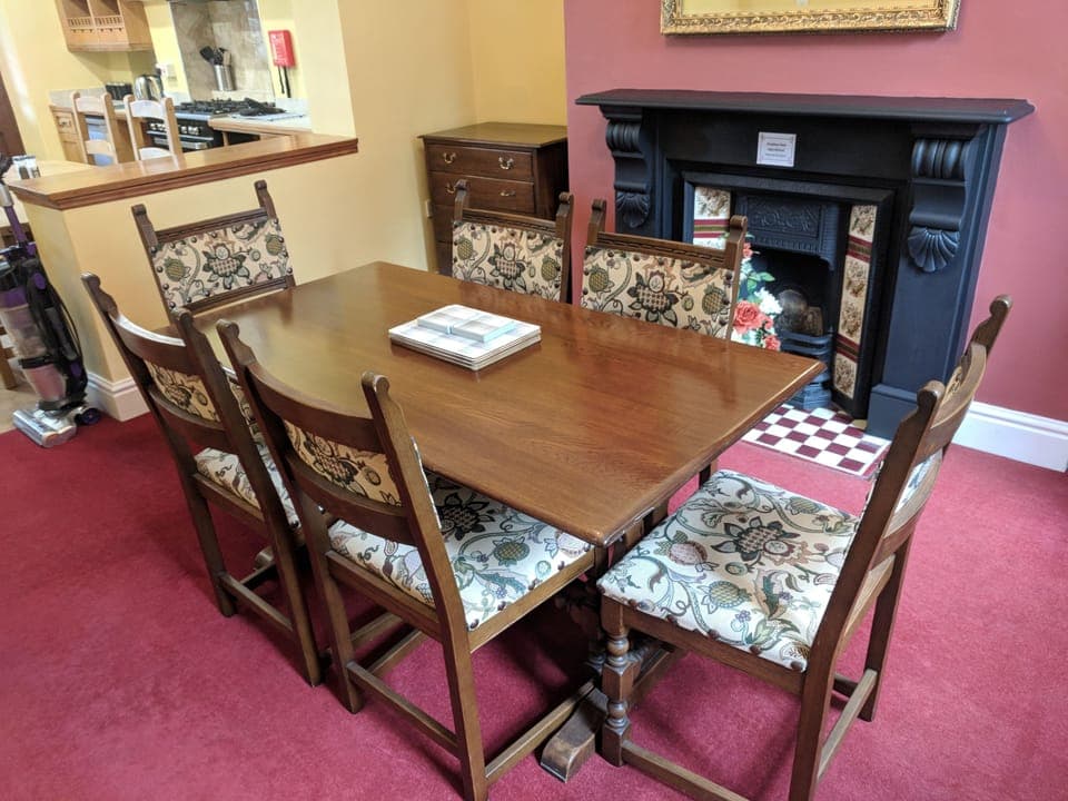 House, 6 Bedrooms, Private Bathroom | In-room dining