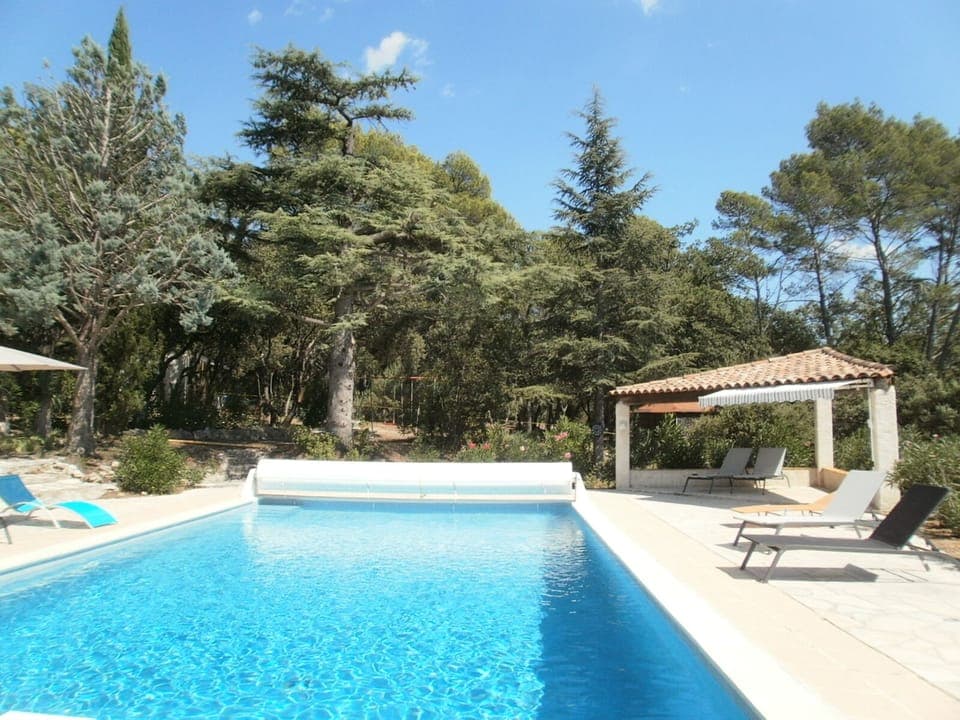 Big swimming-pool deep enough to dive