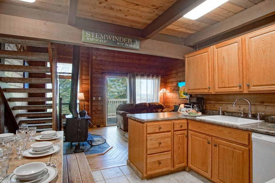 This unit has an eat-in kitchen.