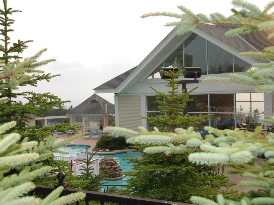 Swim and Hot Tub at Split Rock Pools. Is not included with rental, daily fee charged by Snowshoe per day per person,