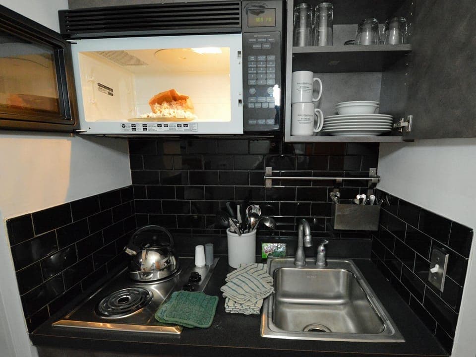 Mini-kitchen is good for breakfast and lunch.  Plenty of restaurants in the Village for dinner.