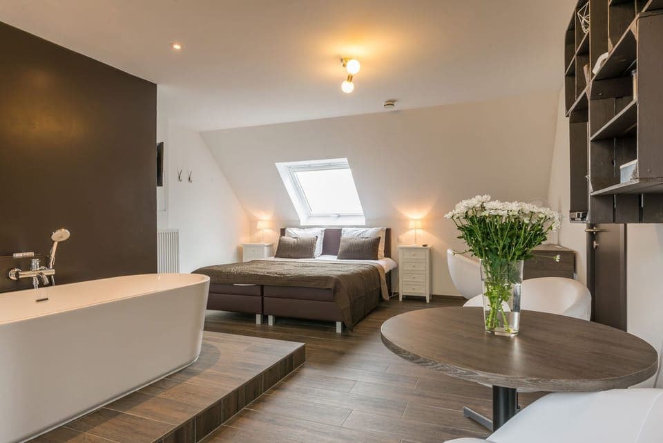 Comfort Double Room, Balcony, Park View | Minibar, in-room safe, individually decorated, individually furnished