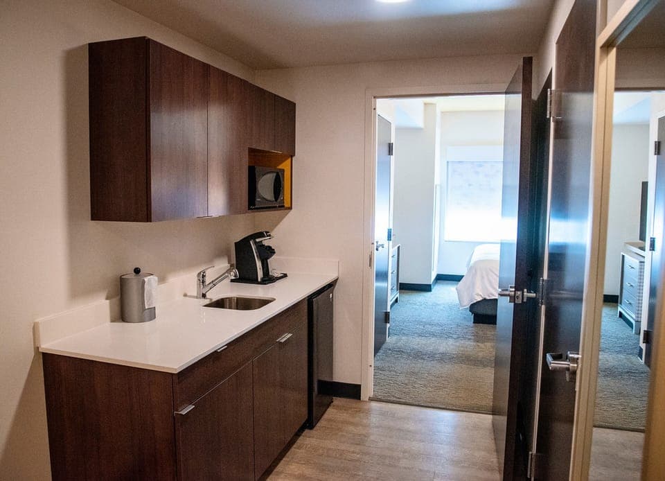 Suite, 1 Bedroom | Desk, cribs/infant beds, rollaway beds, free WiFi