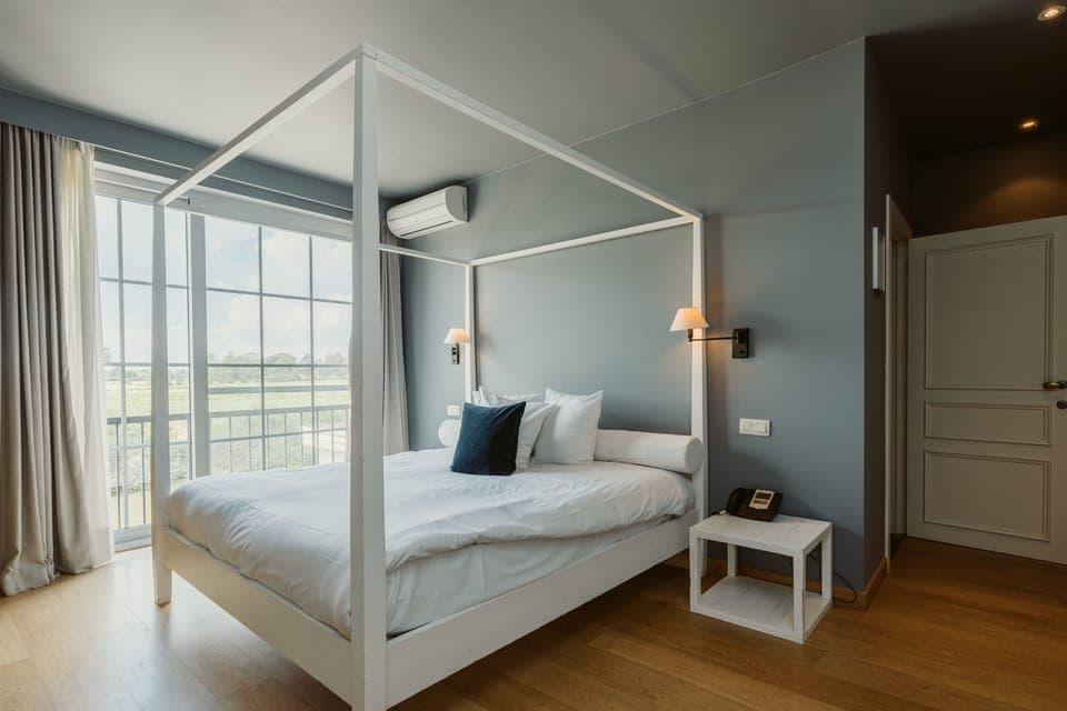 Junior Double Room | Down comforters, in-room safe, desk, laptop workspace