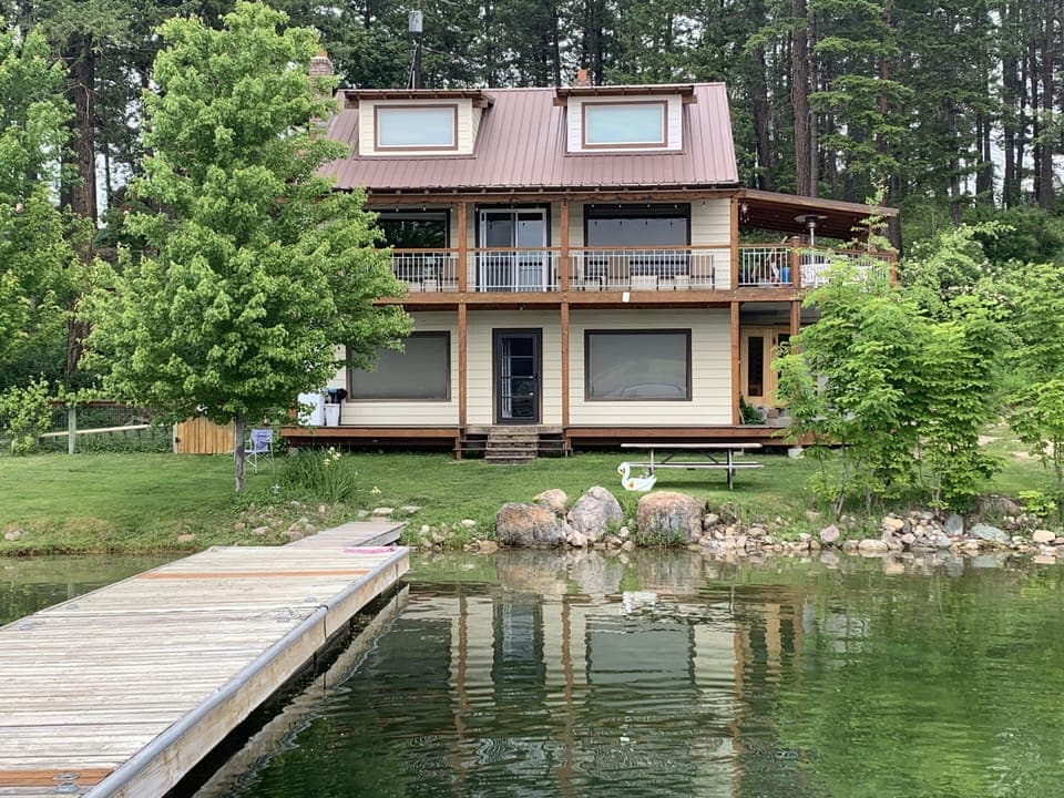 Smith House on Waitts Lake