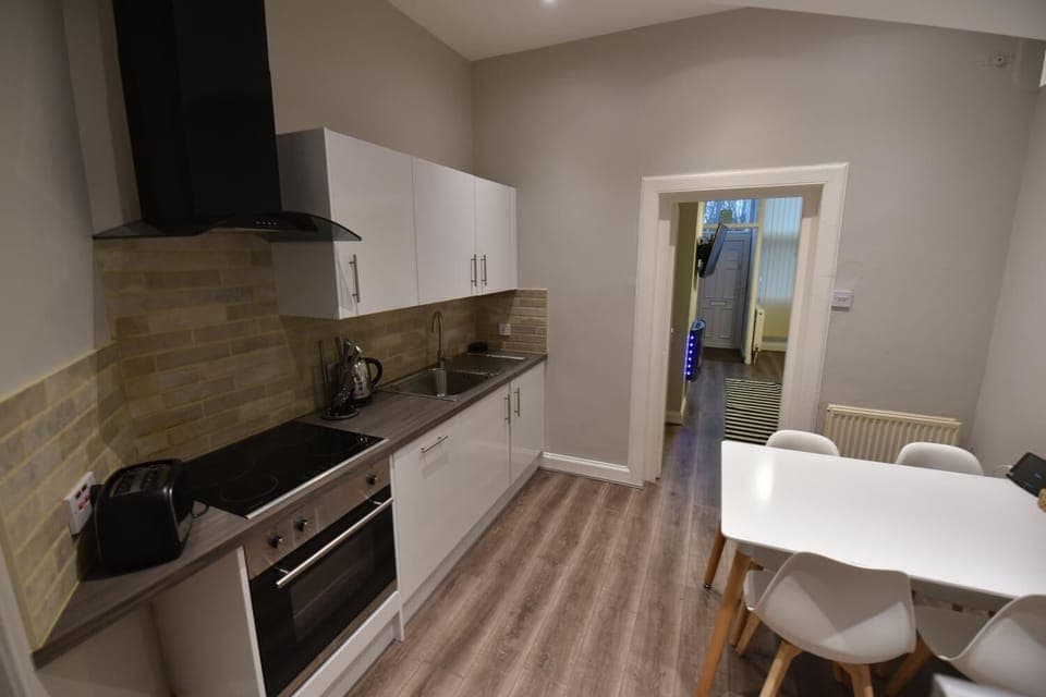 Classic Apartment, 1 King Bed with Sofa bed, Accessible, Garden View | Private kitchen | Full-size fridge, microwave, oven, stovetop