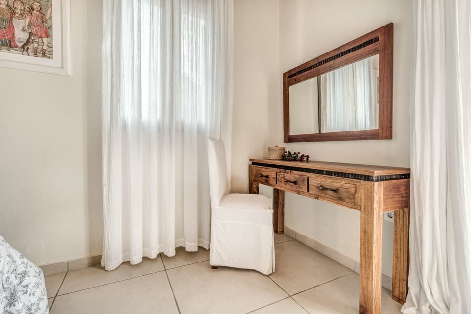 3 bedrooms, Egyptian cotton sheets, premium bedding, Select Comfort beds