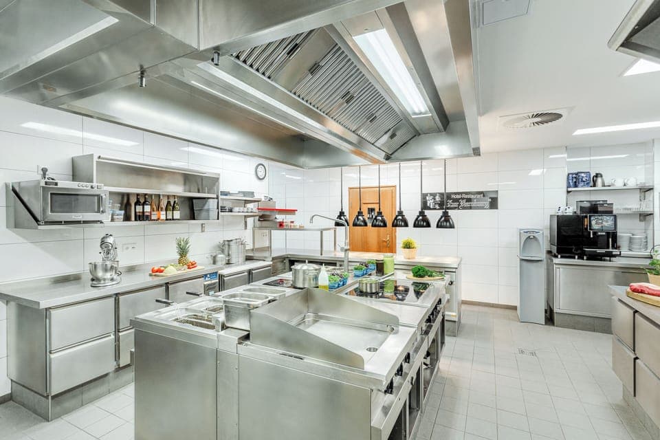 Lunch and dinner served, Regional cuisine