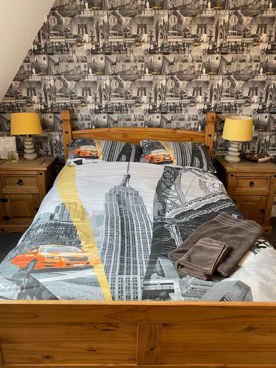 Double Room, Shared Bathroom (2) | Individually decorated, individually furnished, iron/ironing board