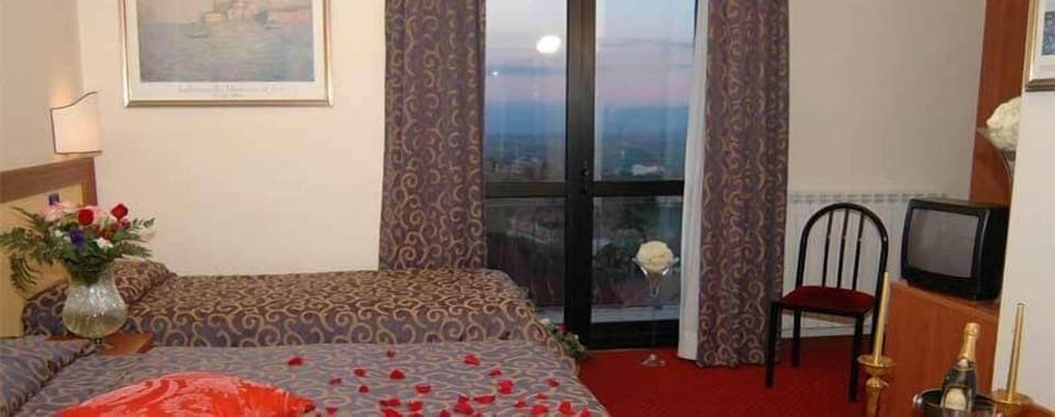 Desk, blackout drapes, soundproofing, free WiFi