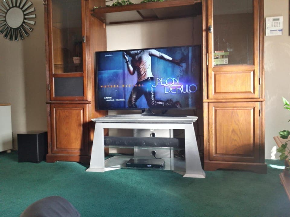 48"TV, Blueray, Roku & 3Dsound Intertainment system. Inc. Local tv, HBO, ect.